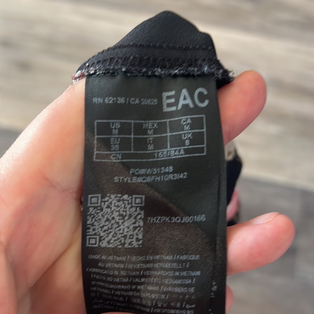 NWOT Guess black pink floral v neck long sleeve tunic top tie bottom detail M - Picture 8 of 9